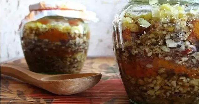 mezcla de nueces con miel para potenciar